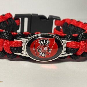 Wisconsin Badgers NCAA Paracord Bracelet NEW